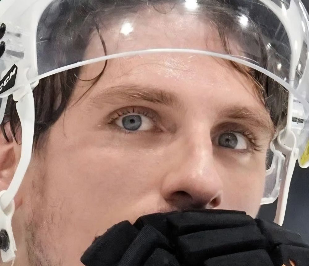 Photo taken of a phase but with a closer take from the eyes.