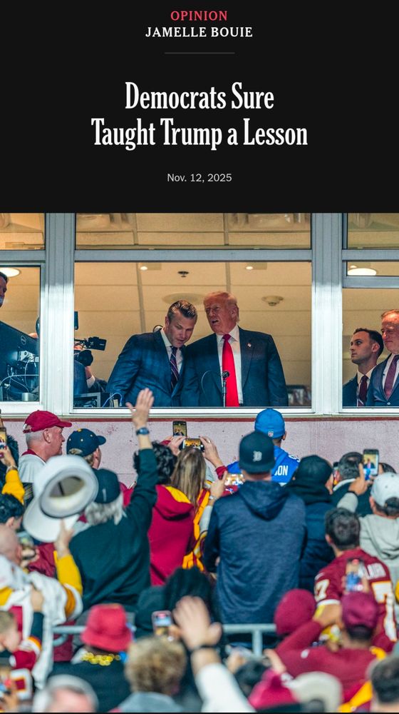 Screenshot vom opinion piece von Jamelle Bouie in der neW York Times. Titel democrats sure taught trump a lesson. Man sieht Trump und Vance beim Football wie sie hinter einer Glasscheibe ausgebuht werden. 