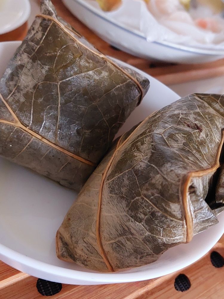 sticky rice steamed in lotus leaves