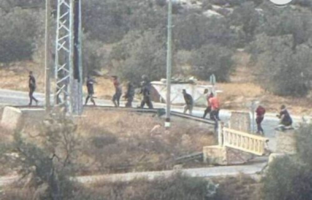 Israeli Forces Shoot a Palestinian, Abduct Others, Near Hebron