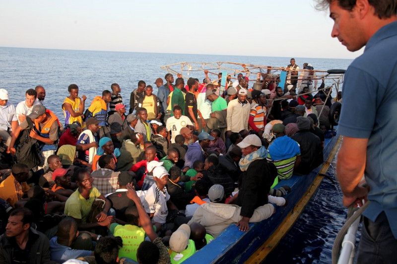 Migrantes rescatados en el Mediterráneo mientras trataban de llegar a la costa italiana.