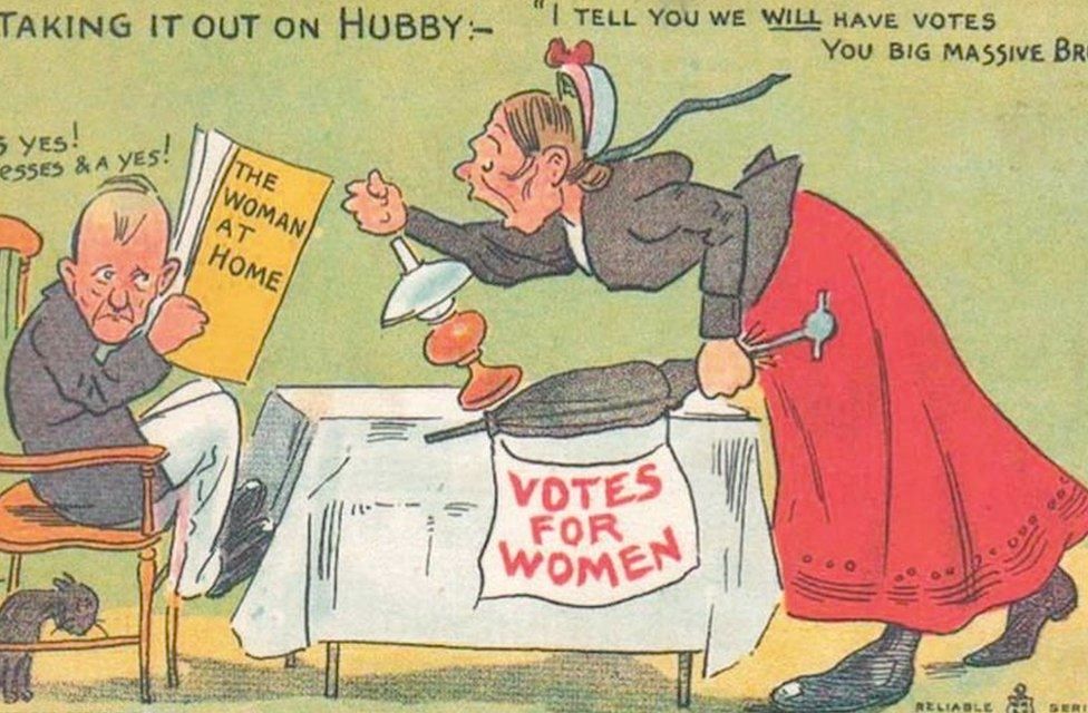 Affiche anti-droit de vote des femmes.
L'affiche montre, à gauche, un homme à l'air tout faible et fragile (le bébou) se cachant derrière son journal titré 'The Woman At Home". Son épouse, à droite, menaçante, armée d'un parapluie orné d'une bannière "vote for women", lui crie dessus. L'épouse dit : "I tell you we WILL have votes you big massive Br-". Le mari répond "Yes yes yes yess", soumis. Le titre de l'affiche est "Taking it out on hubby."