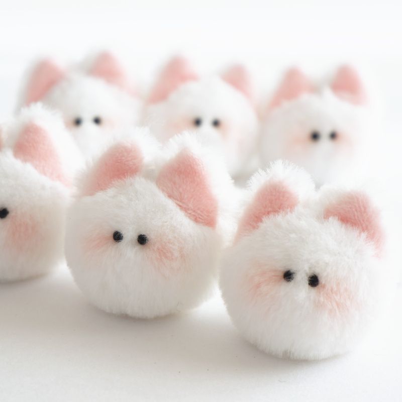 小さな猫のぬいぐるみ