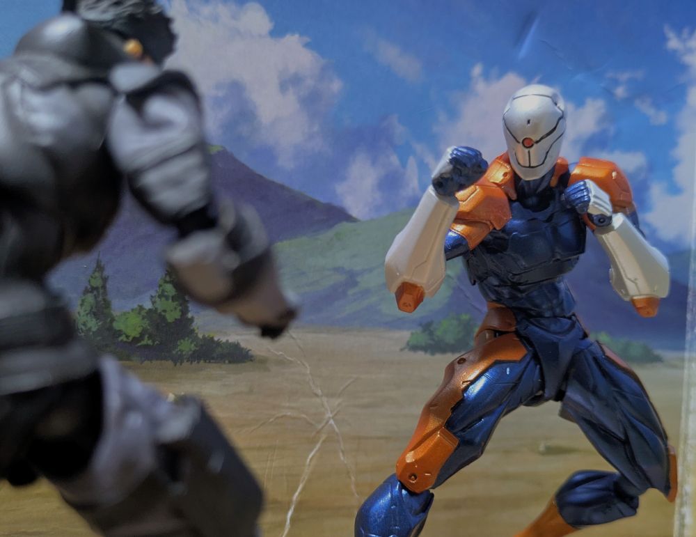 小さめでも、プロポーションが独特でポーズが決まりやすい。