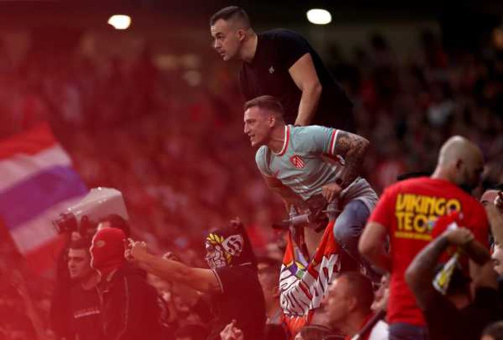 Atlético de Madrid expulsa sócio e proíbe uso de máscaras na torcida