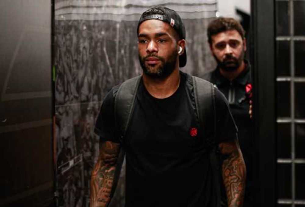 Paiva tira Alex Teixeira do fim da fila e sinaliza que atacante terá mais chances no Vasco