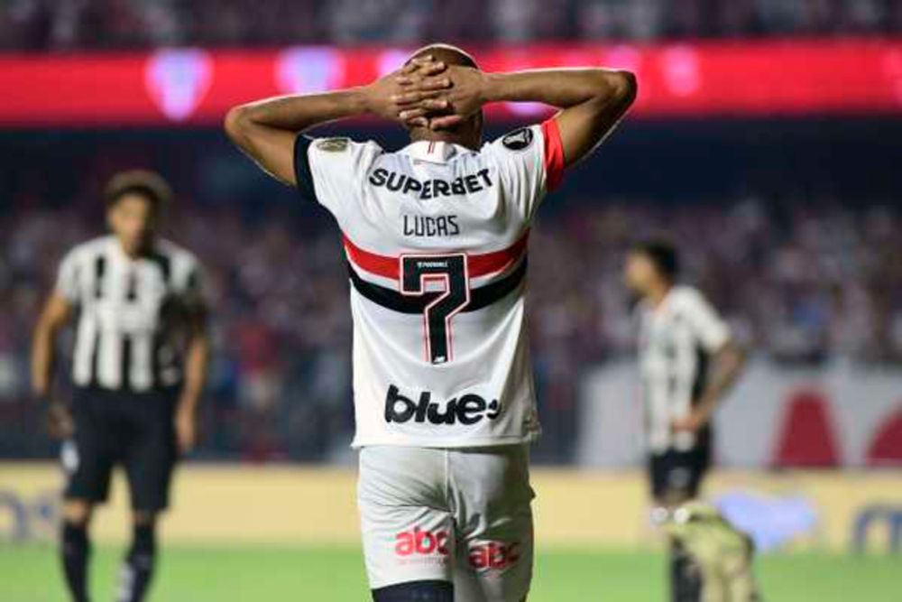 "São feridas que vão nos ensinar", diz Lucas após eliminação do São Paulo