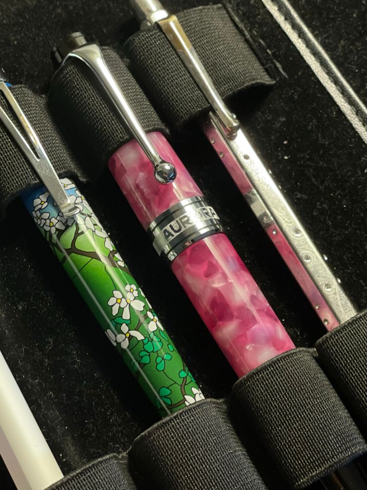 Green Retro 51 pencil with Tiffany-inspired florals, fuchsia Aurora Caleidoscopio fountain pen (italic, inked with Herbin’s Rose Tendresse) and my EDC, Caran D’Ache Ecridor Eclat. 