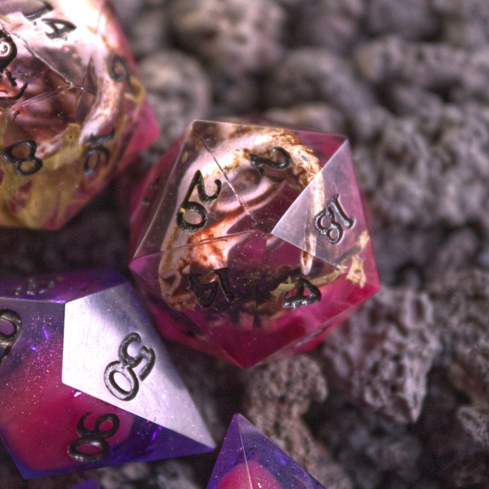 D20 with Warlock inspired Horned skull inclusion