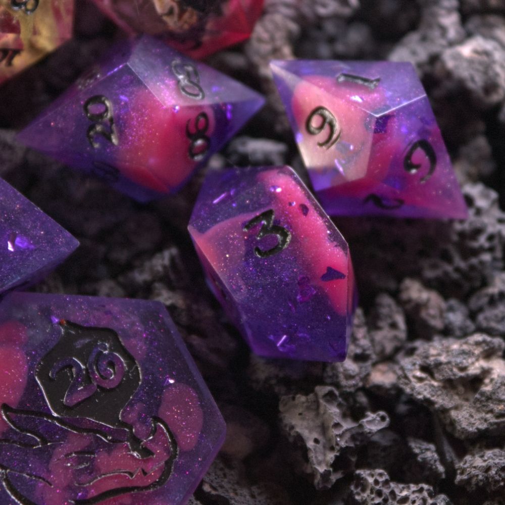 Warlock dice sets with Horned skull inclusions 