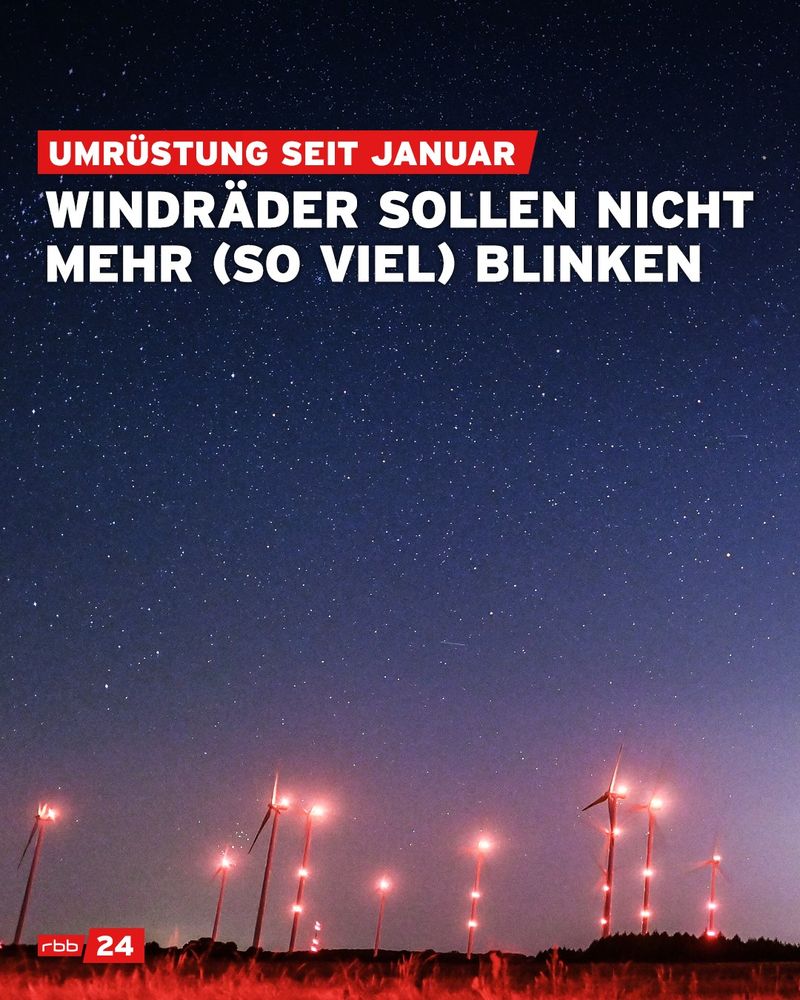 Auf dem Bild sind mehrere leuchtende Windräder zu sehen. Bei der Luftfahrtbehörde Berlin-Brandenburg sind
bislang 815 Anträge zur Umrüstung von Windkraftanlagen eingegangen. Die muss ab einer Windradhöhe von 100 Metern genehmigt werden. Ziel ist es, dass nur noch die wenigsten der 4.000 Windräder in Brandenburg blinken.