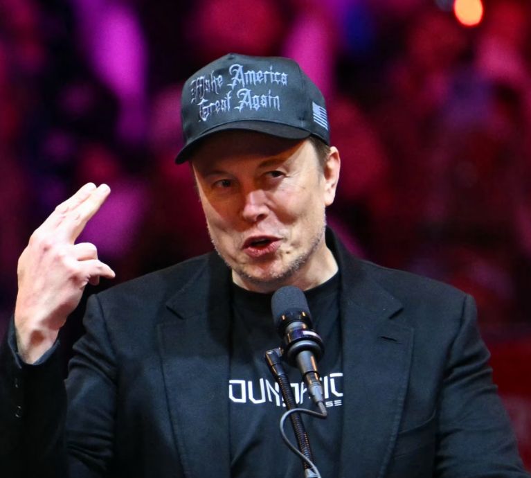 Musk in his Nazi maga hat 