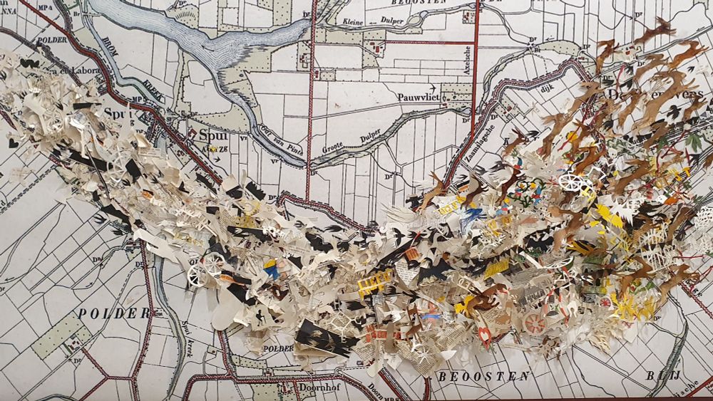 Knipsels van Dieleman op een landkaart