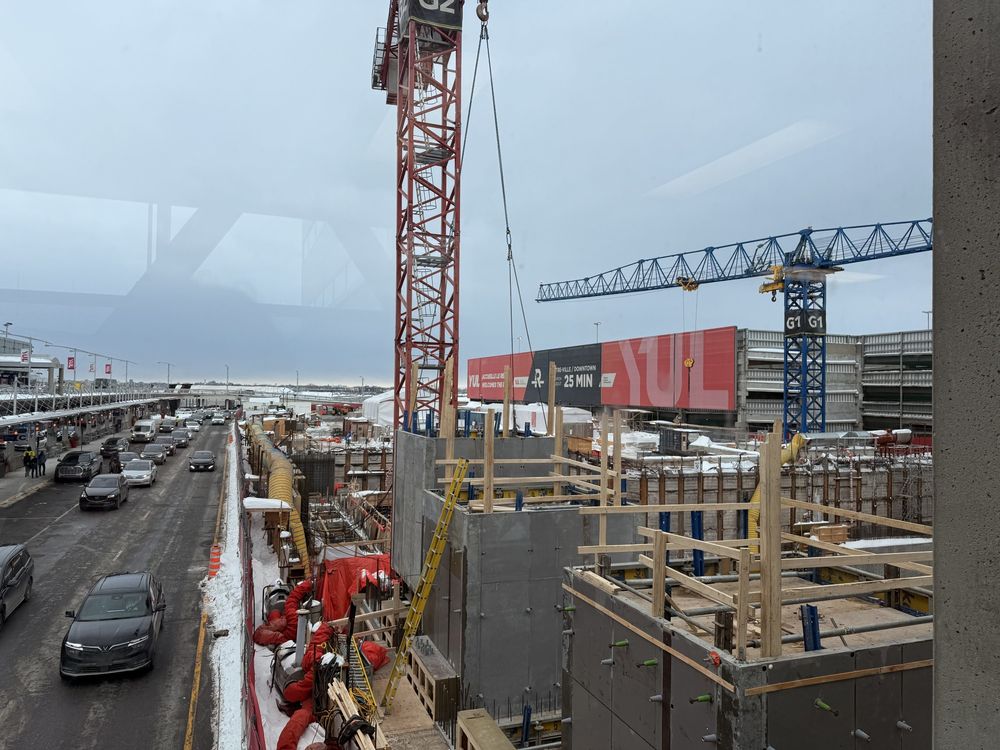 station yul-aéroport-montréal-trudeau en construction.

yul-aéroport-montréal-trudeau rem station under construction.