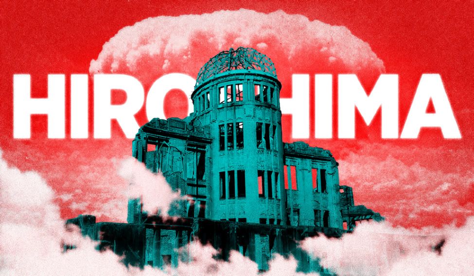 Reportage Nota Bene sur Hiroshima et la bombe atomique. On peut voir les ruines du Dôme de Genbaku, en bleu, avec le mot "Hiroshima" en grandes lettres blanches derrière, sur un fond rouge comportant un champignon nucléaire.