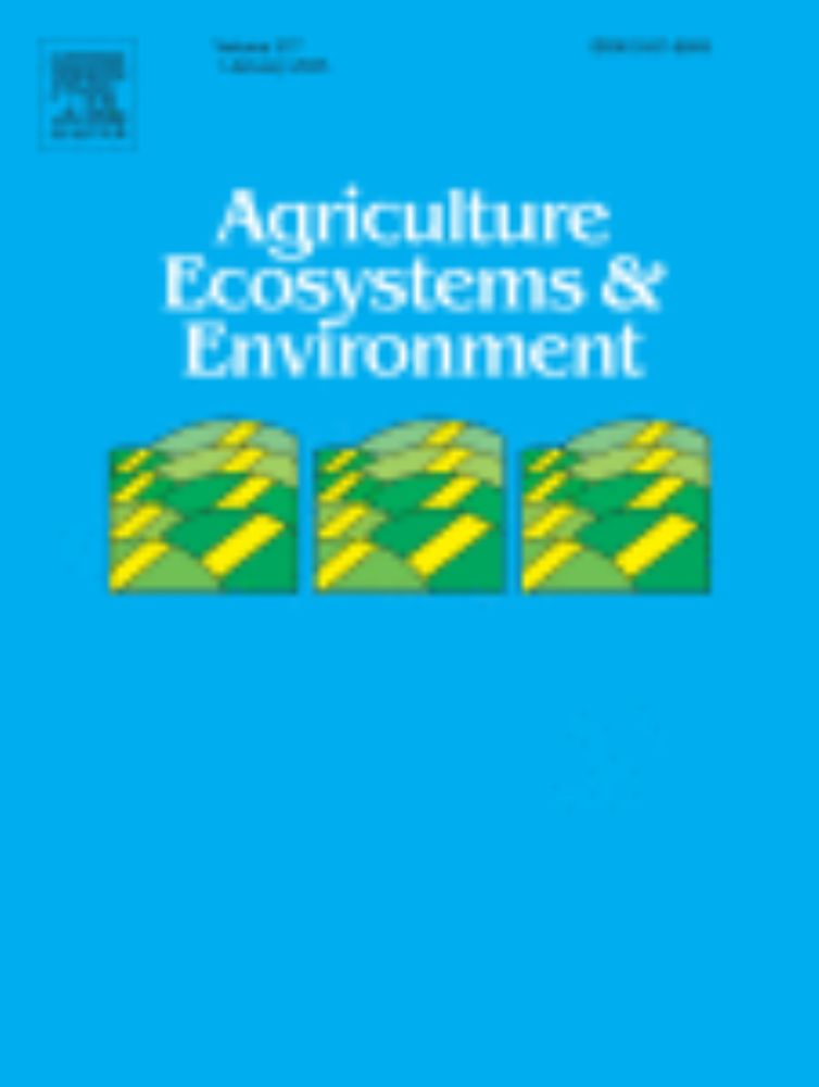 Stable pollinator communities in different white clover populations suggest potential win-win scenarios for crop yield and biodiversity