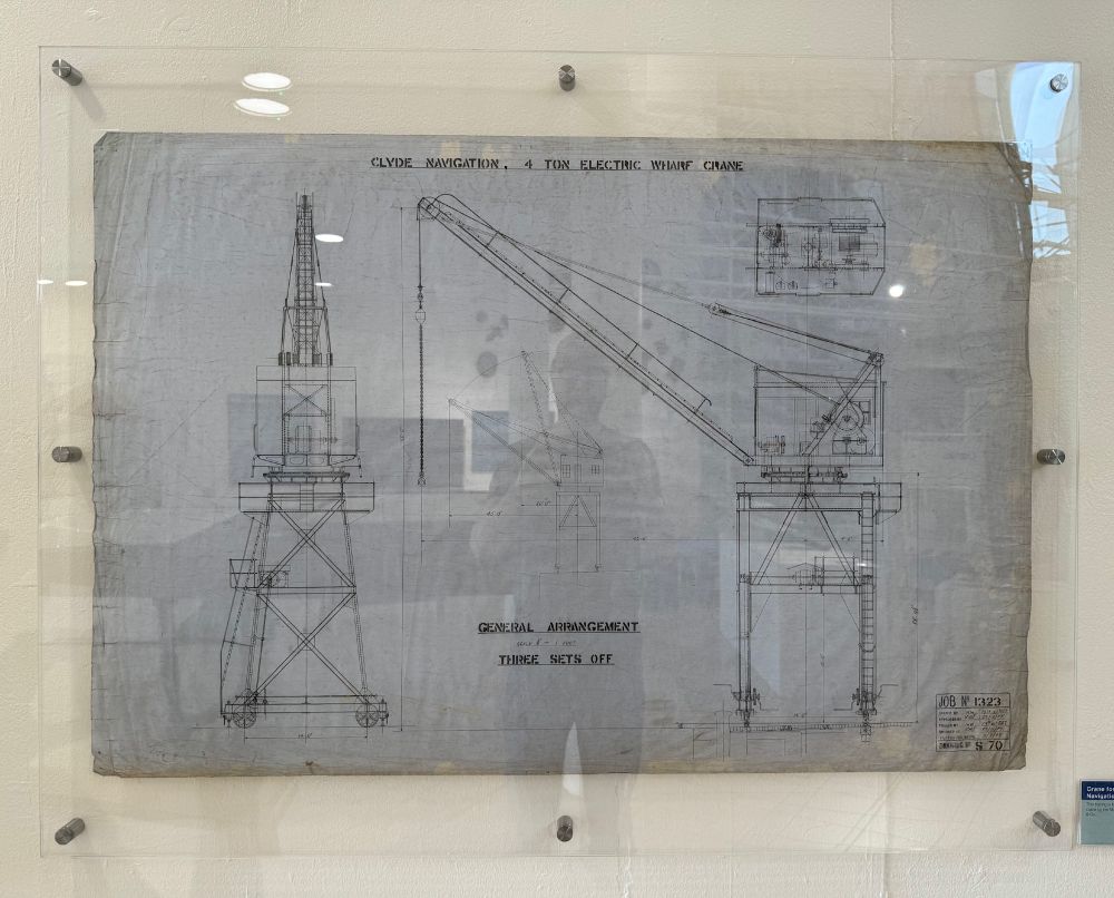 A straight-on view of the same tracing seen in the previous picture.