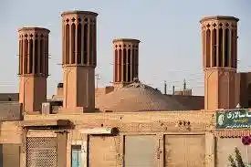 Yazd, en Iran, une invention vieille de 3 000 ans : les tours à vent ou Badguirs en briques rouges.