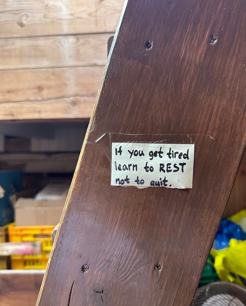 small handwritten note stuck on the edge of the boat's stairs 