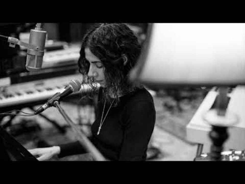 PJ Harvey -  Lwonesome Tonight (Official Visualiser)