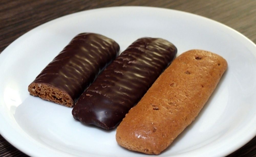 Ein Teller mit einer süßen, einer zartbitteren und einer klassischen Printe