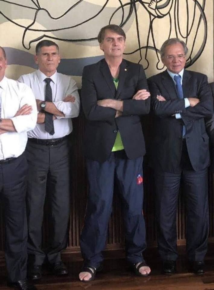 bolsonaro todo fudido cagado maltrapilho melhor ser cego e não ver uma merda dessas