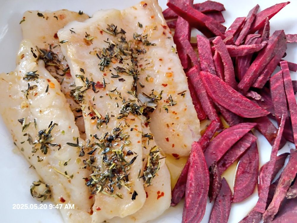 Filled of dory with raw beetroot