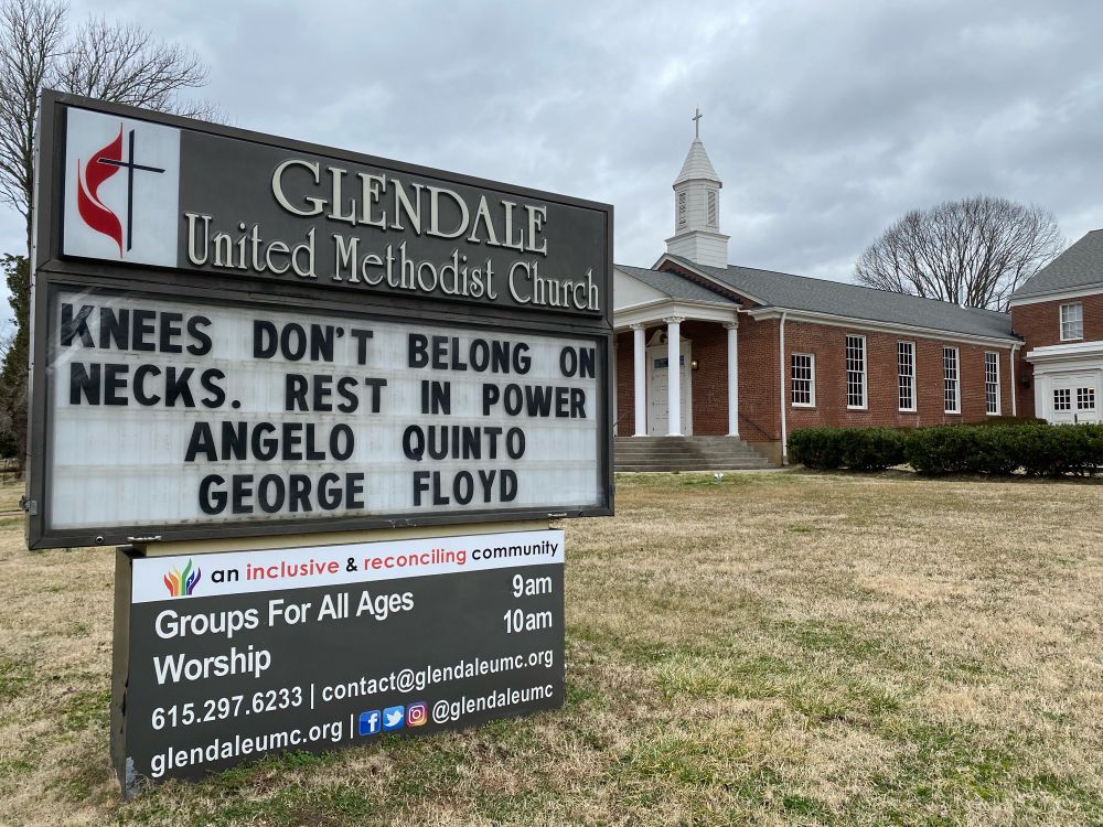 Outdoor church sign at Glendale United Methodist Church in Nashville Tennessee that says: knees don’t belong on necks. Rest in power Angelo Quinto and George Floyd 