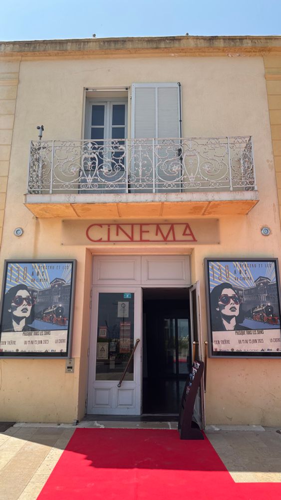 Aufnahme vom Eingang Kino Eden in La Ciotat (südfrankreich). das erste Kino auf diesem Planeten sagen sie.