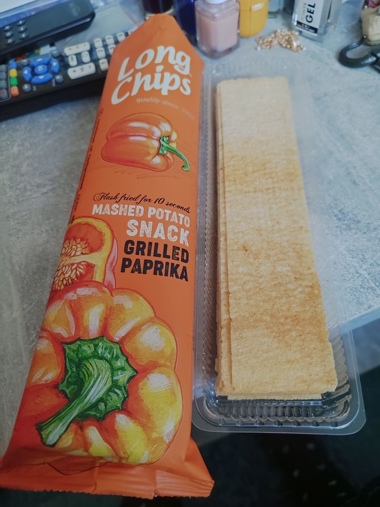 Paprika-Chips in länglicher Form.
3cm x 20 cm