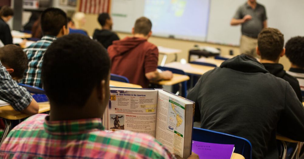 History Teachers Are Replacing Textbooks With the Internet