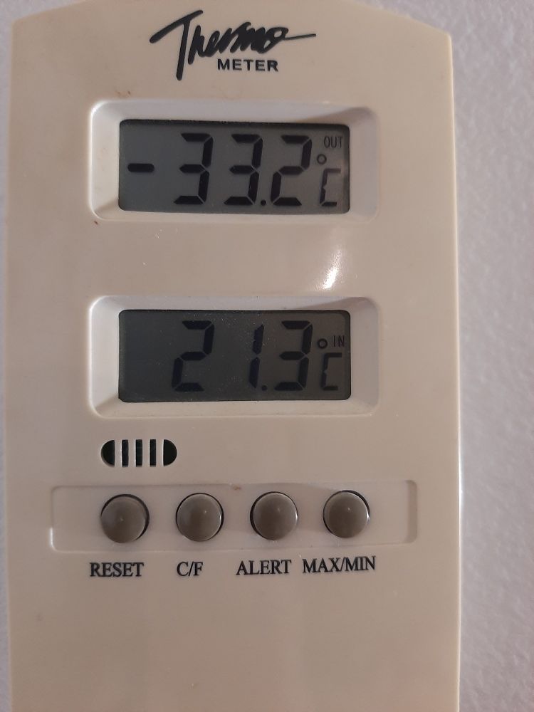 Ulkona pakkasta -33,2 C
It's freezing outside -33,2C