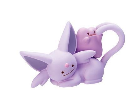 Toy of Ditto playing with an espeon’s tail