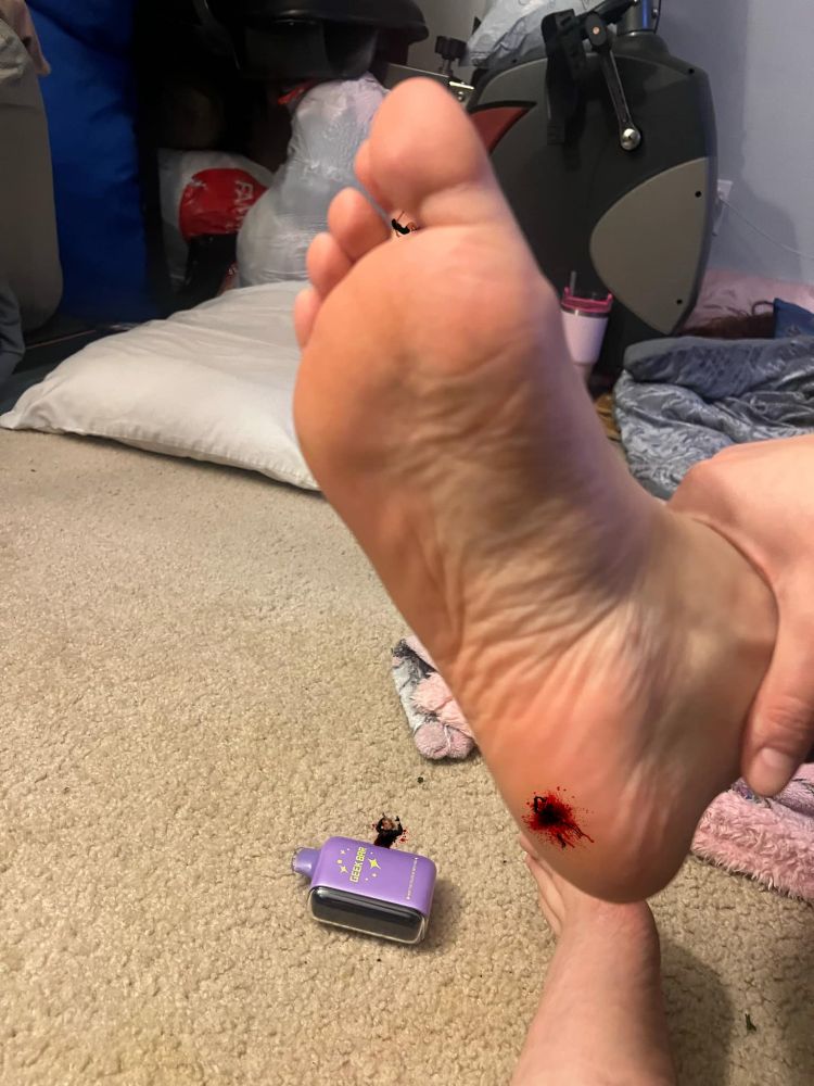 Wonder Woman was no match against the stoned girlfailure's sole. Black Widow got taken out by her dab pen, lmao.

Nobody knows who the girl cowering in front of her toes are, and given she ended up as toejam a mere moment later, nobody will...