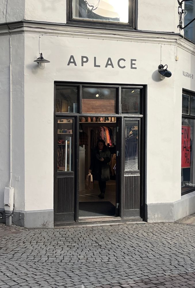 Picture of a store named Aplace