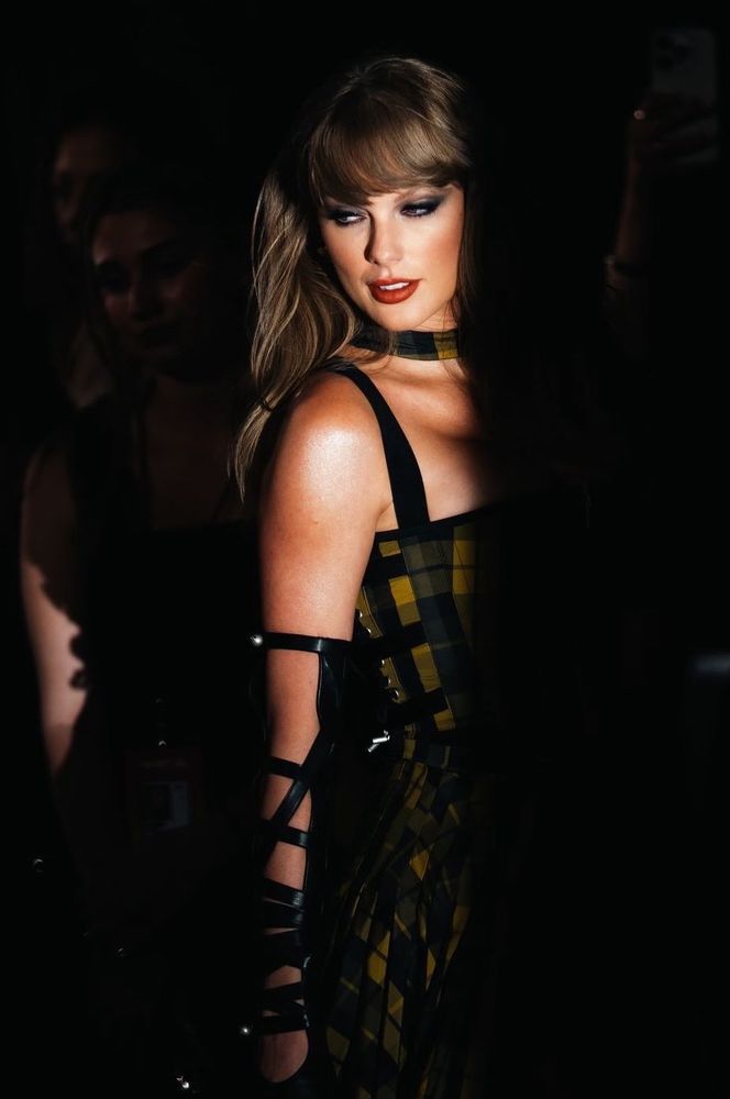 Taylor swift at the VMA’s last year looking hot in her plaid dress, looking to the side with light just falling on her face. 