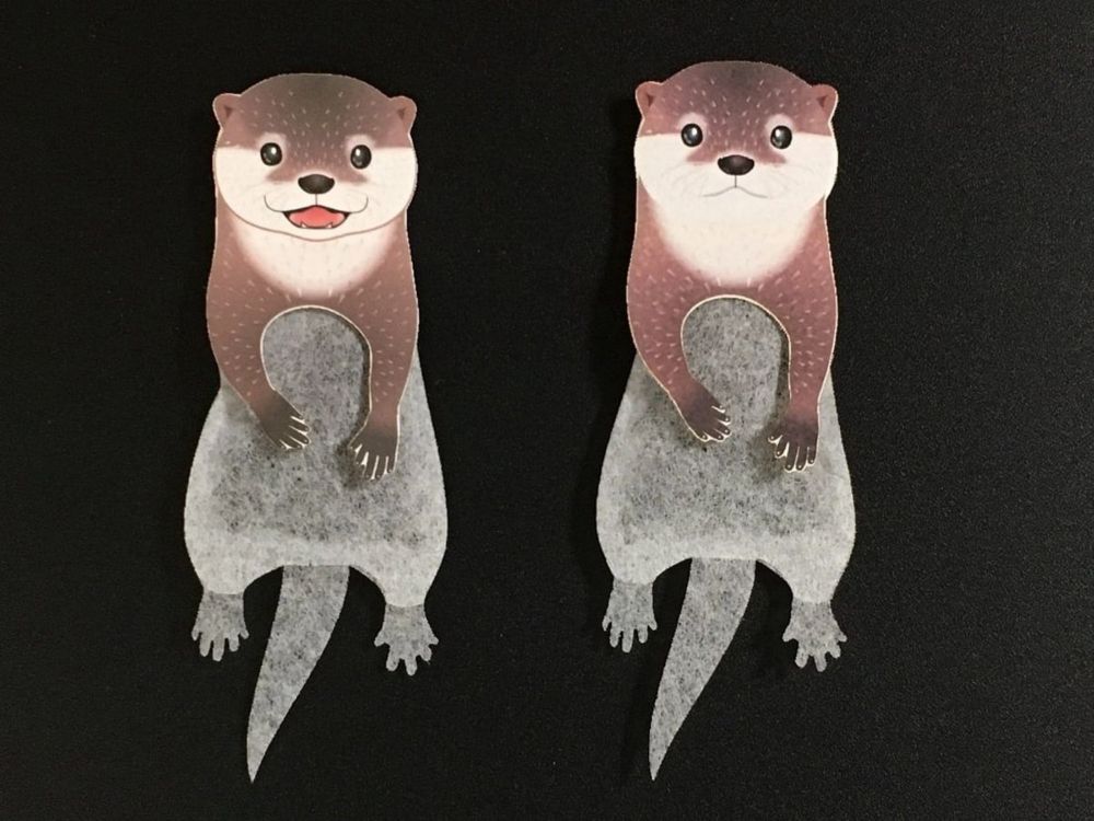 Small-Clawed Otter Apple Tea Bag