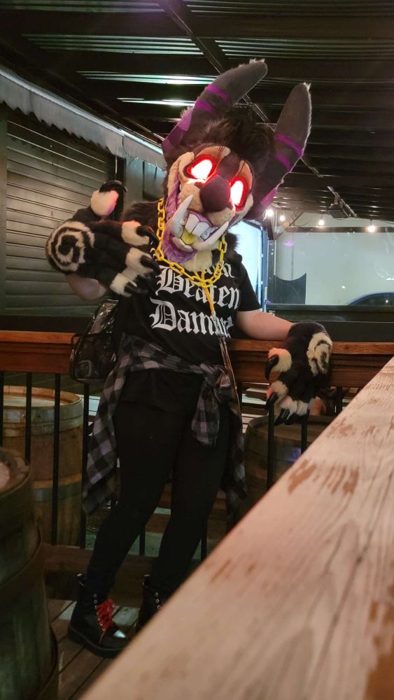 📸 by @voidhound 
Suit made by @beautyofthebass 