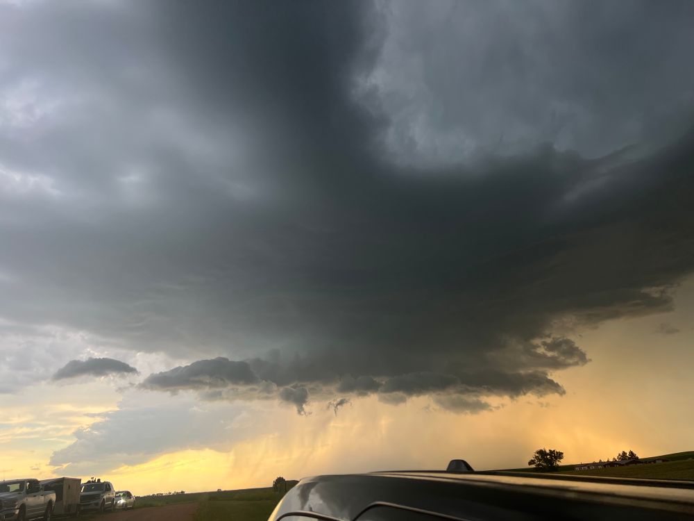 Same wall cloud as before, in the process of morphing into a shelf cloud