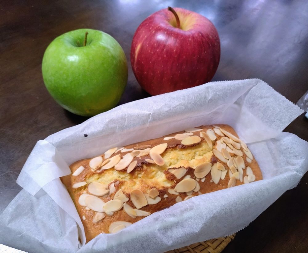 グラニースミス(青リンゴ)のジャムを練りこんだ甘さ控えめなパウンドケーキ
赤りんごは世界一