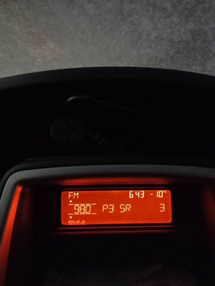 El termómetro del coche marcando -10°.