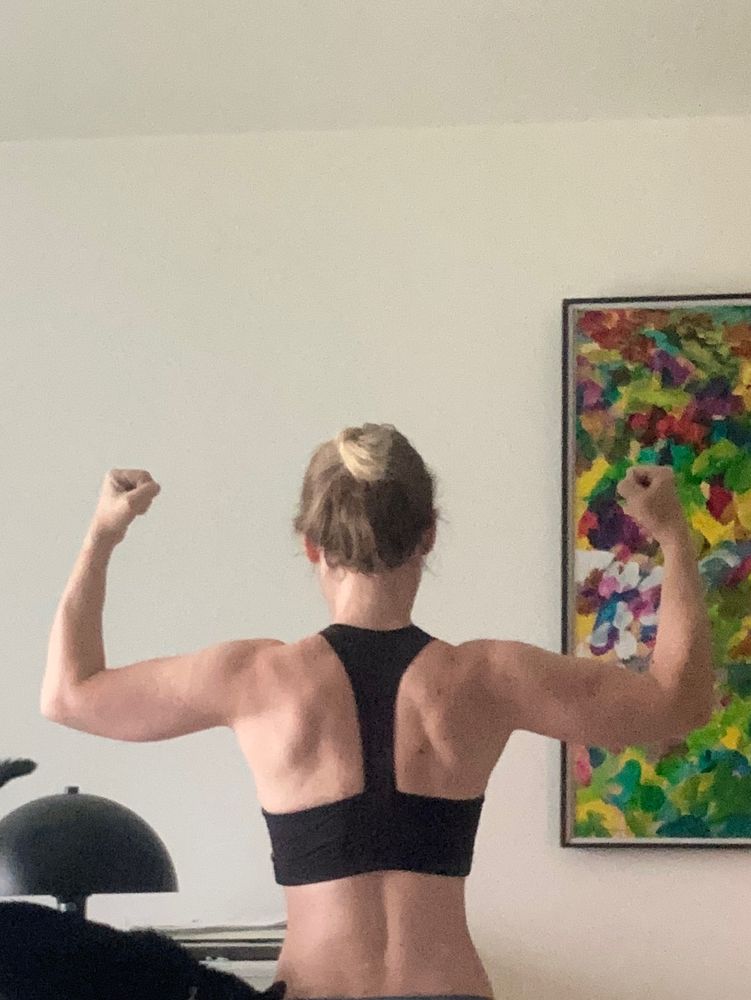 Une photo de moi, de dos en brassière de sport et surtout des muscles dorsaux qui font rêver (en tout cas qui me font rêver, moi) 
