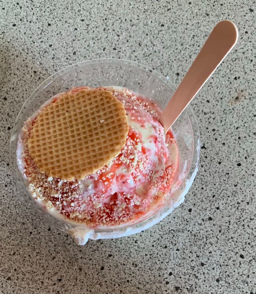 Auf dem Bild sieht man ein Spaghetti Eis.