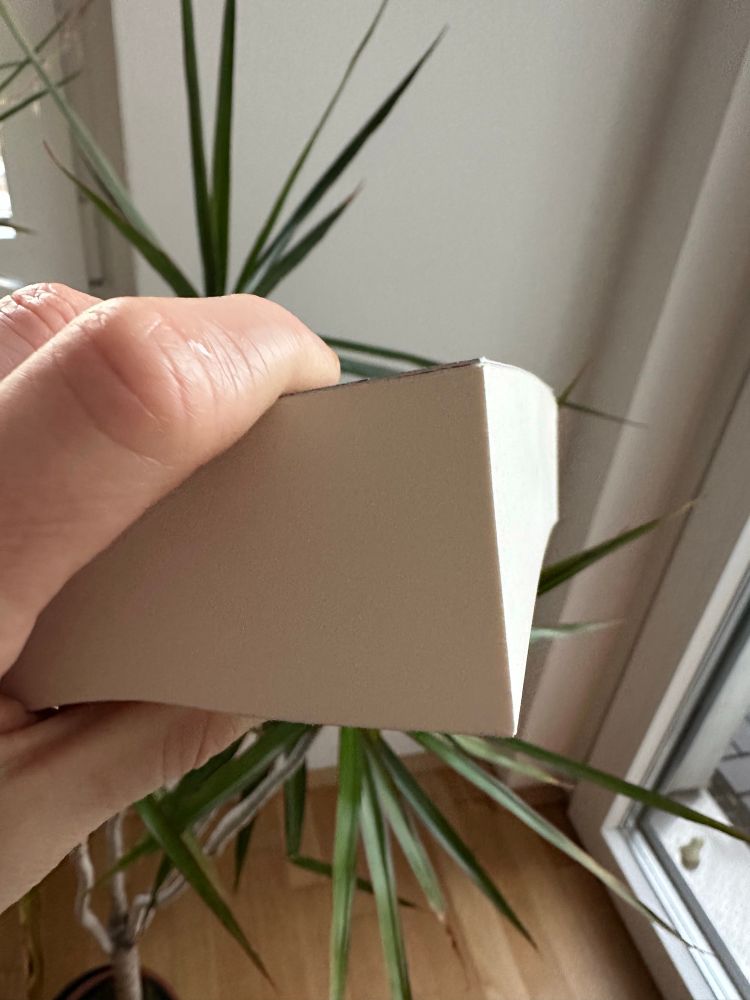 Selbes Buch schräg gehalten, damit man sieht, dass es sehr dick ist