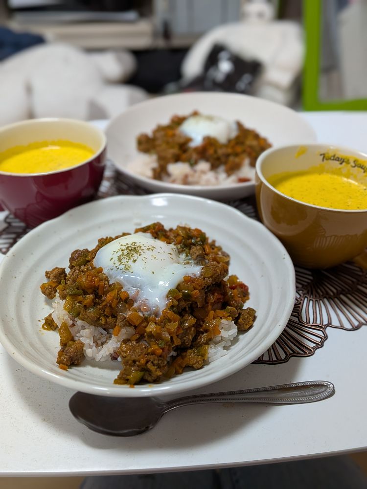 温玉のせドライキーマカレー、パンプキンスープ