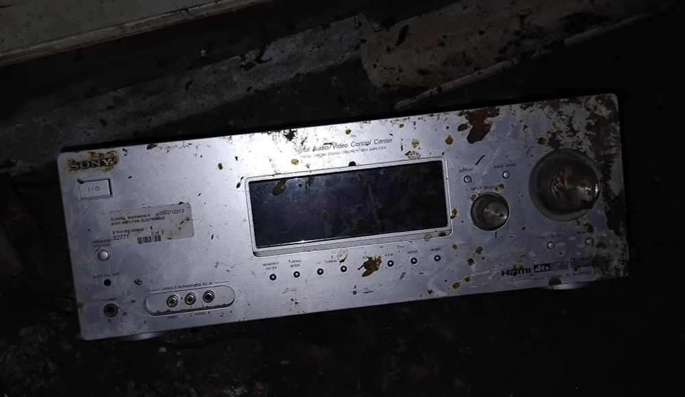 Old stereo amp receiver covered in muck