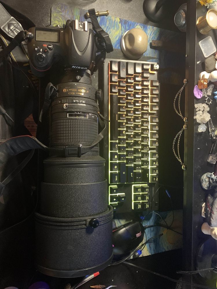 Bigass camera lens on a D800. Keyboard for scale