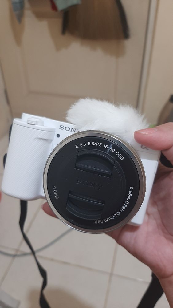white sony zv 210 mirrorless camera