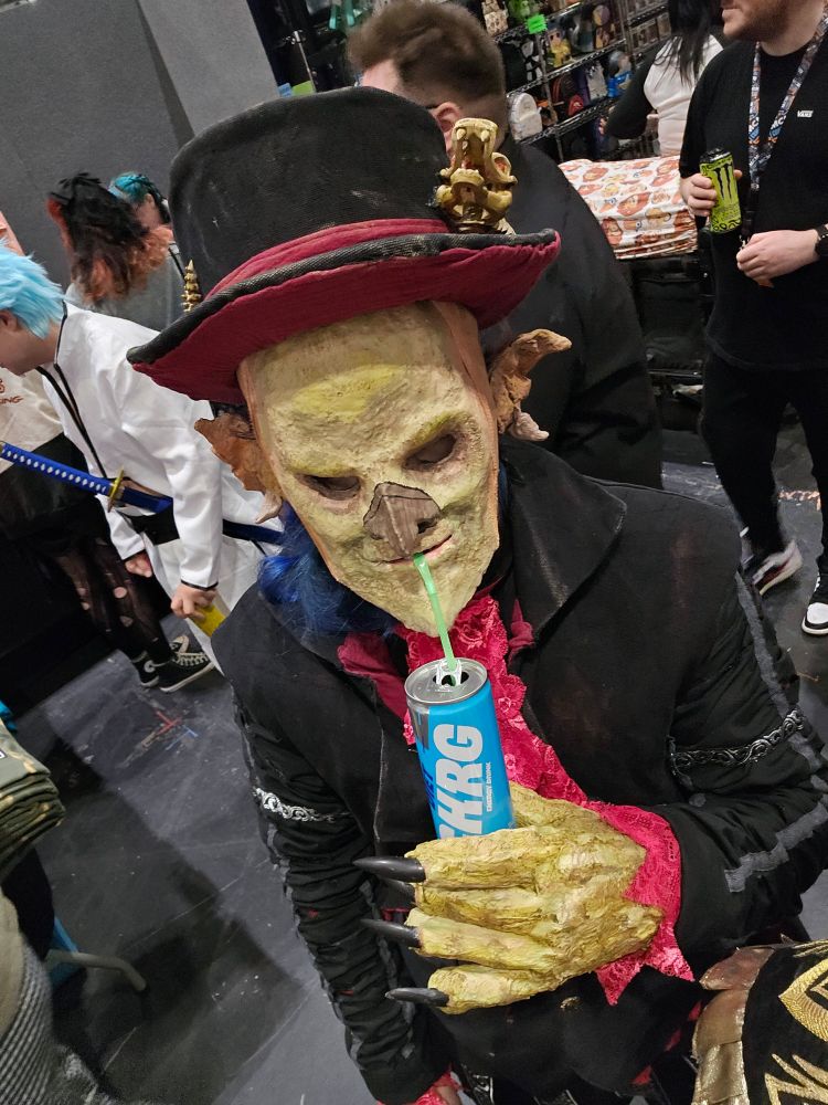 Sceleritas Fel drinking energy drink with a straw