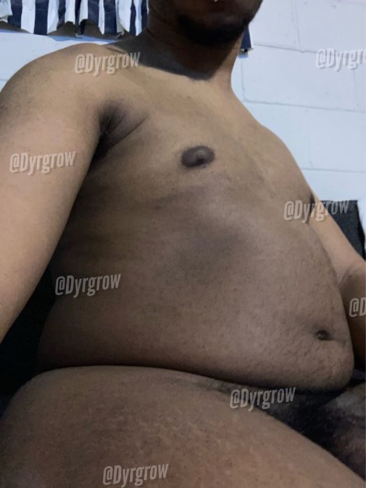 Sitting cool and sultry at ease on the couch nude. Showing off my subtle stretch marks across my arm, thigh and quietly adorning the edges of my belly. Waiting to make a bold appearance.